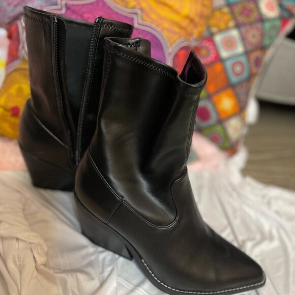 Universal Thread Black Aubree Memory Foam Booties - Picture 1 of 6